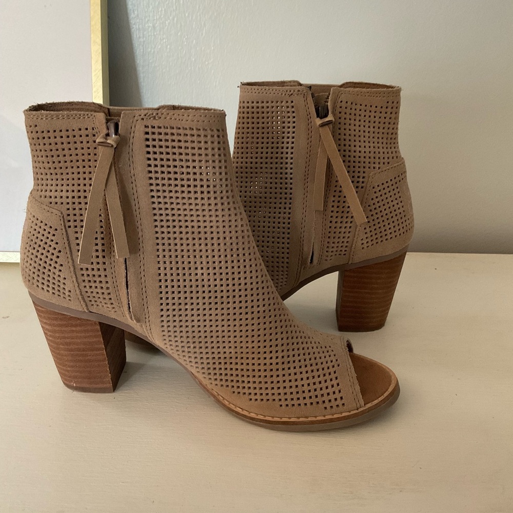 Toms suede booties!